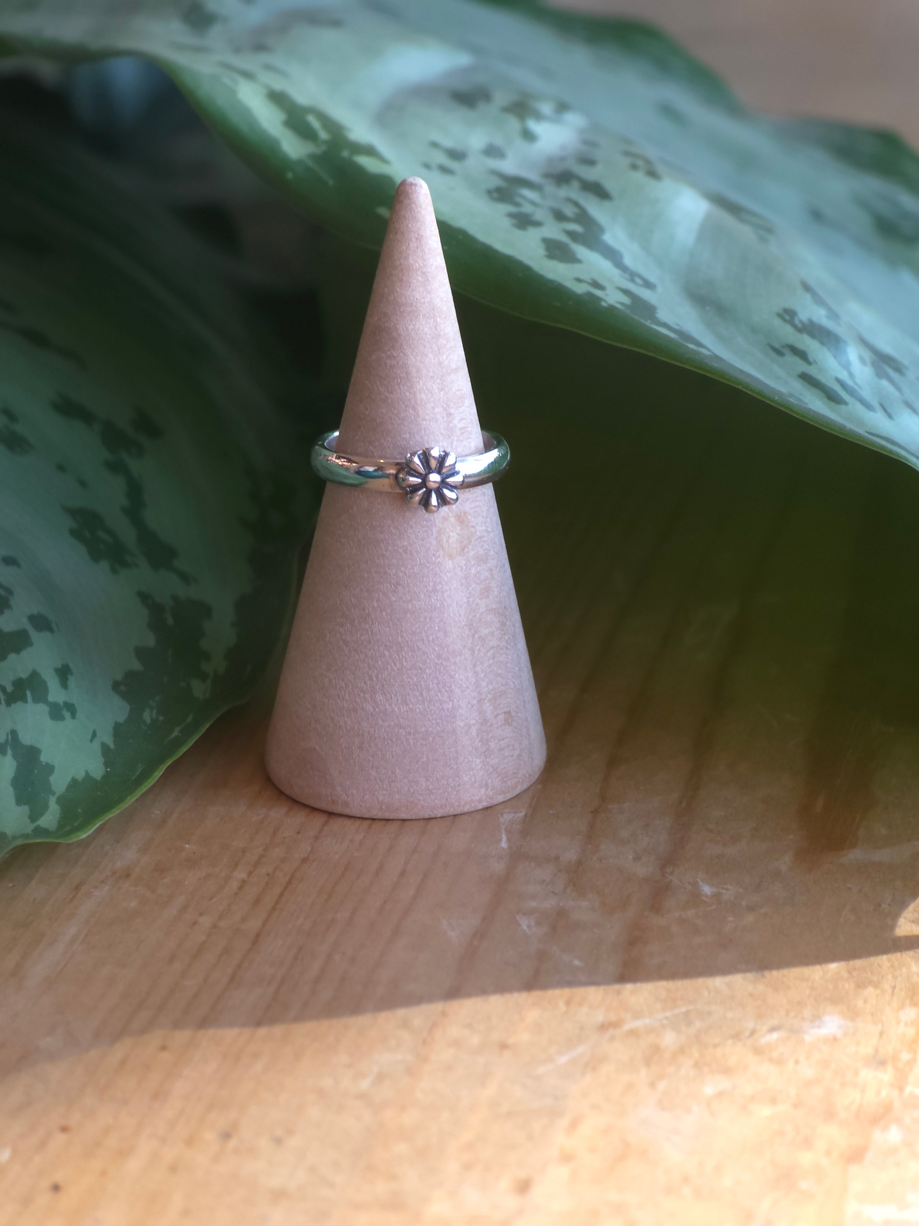 Daisy Pinky Ring – SLVR 72